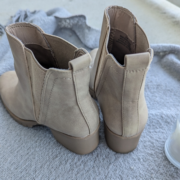 Mia Boots - Picture 7 of 9